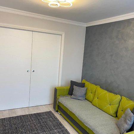 Gabi Apartament Suceava Exteriör bild