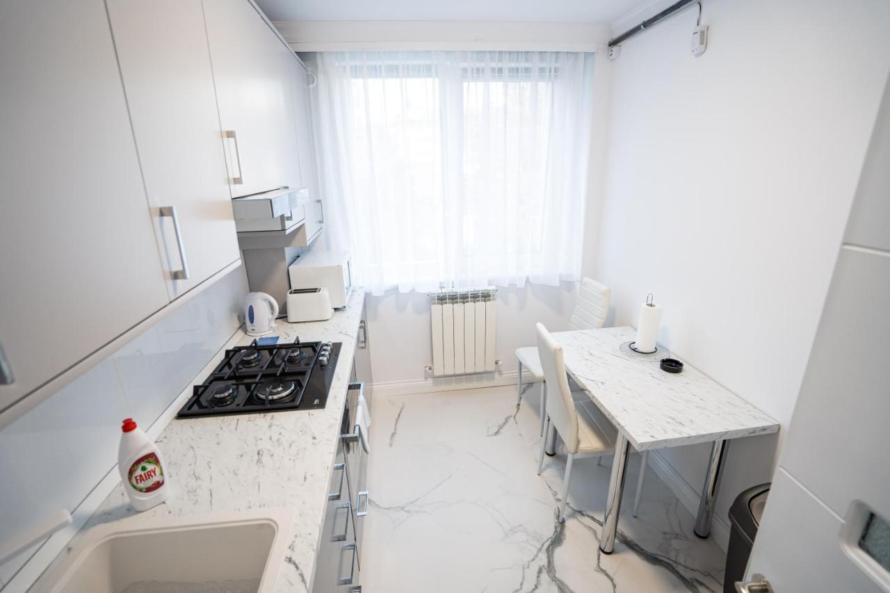 Gabi Apartament Suceava Exteriör bild